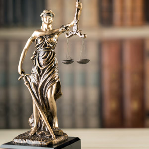 Law firm offering criminal defense and civil dispute resolution services, illustrated with gavel and Lady Justice.